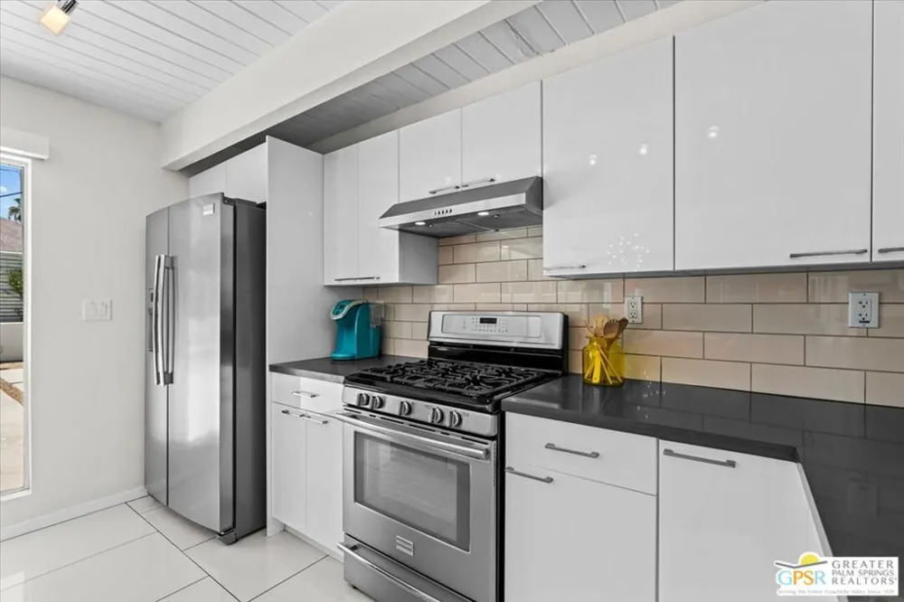 2889 Davis Way Palm Springs, CA 92262