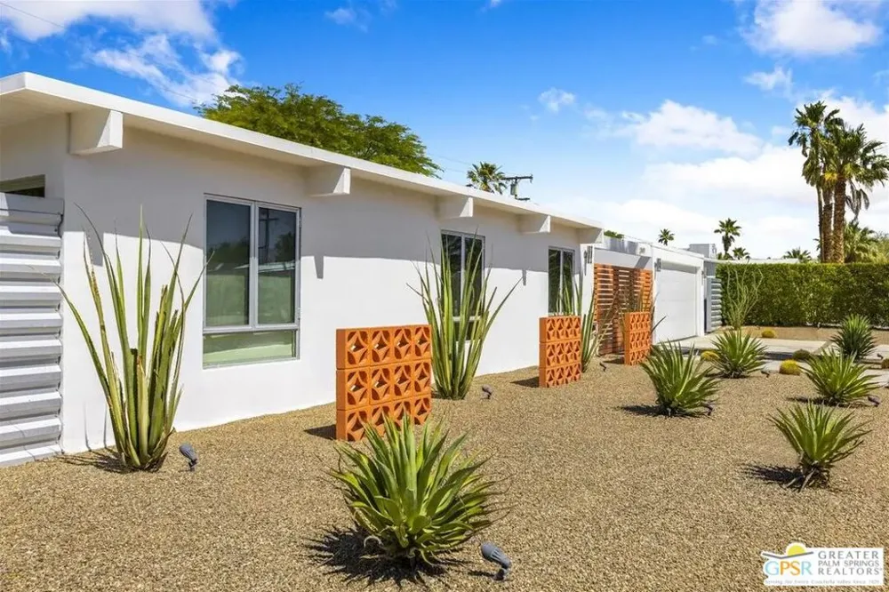 2889 Davis Way Palm Springs, CA 92262