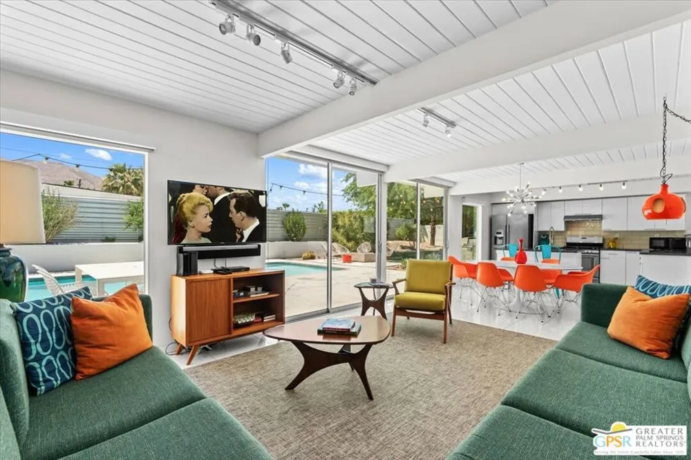 2889 Davis Way Palm Springs, CA 92262