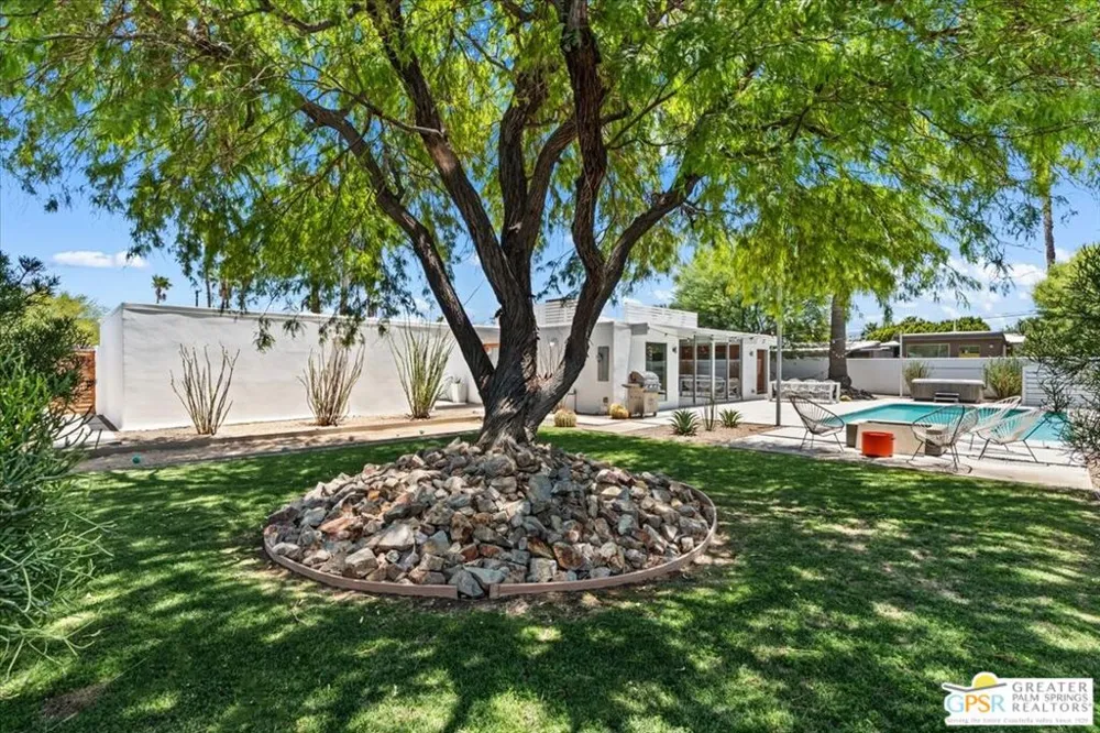 2889 Davis Way Palm Springs, CA 92262