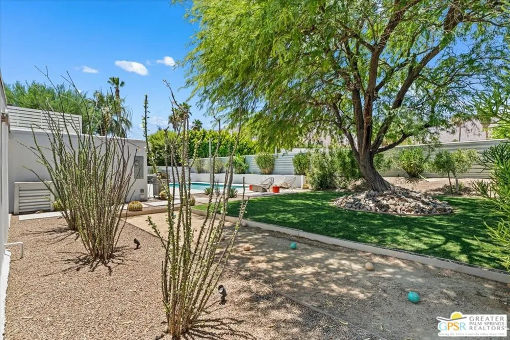 2889 Davis Way Palm Springs, CA 92262