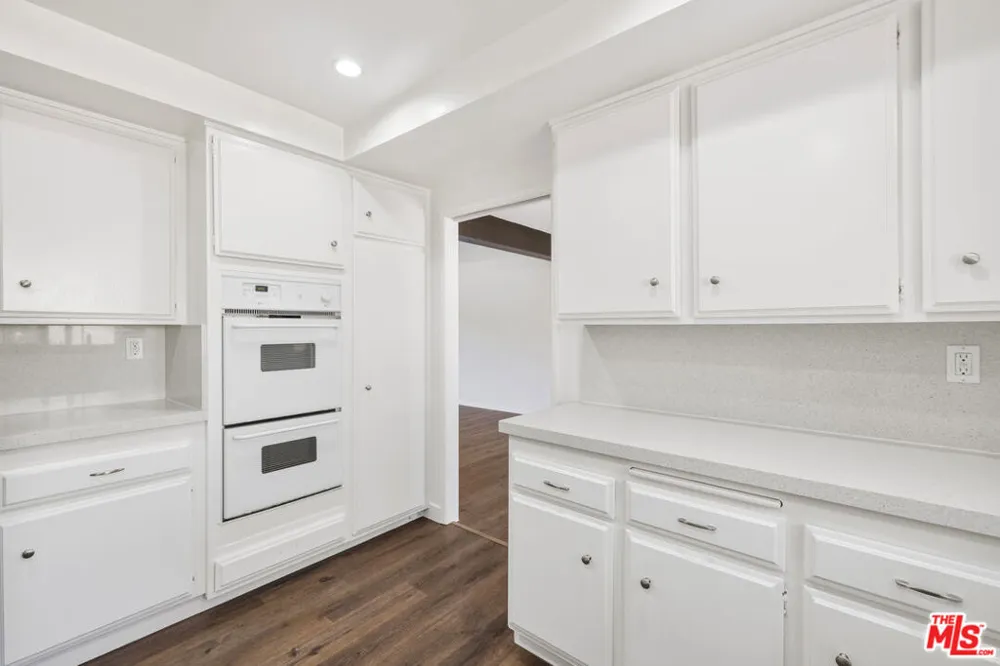 6741 Buffalo Avenue Valley Glen, CA 91401