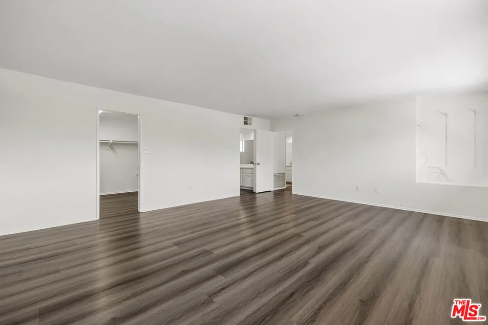 6741 Buffalo Avenue Valley Glen, CA 91401