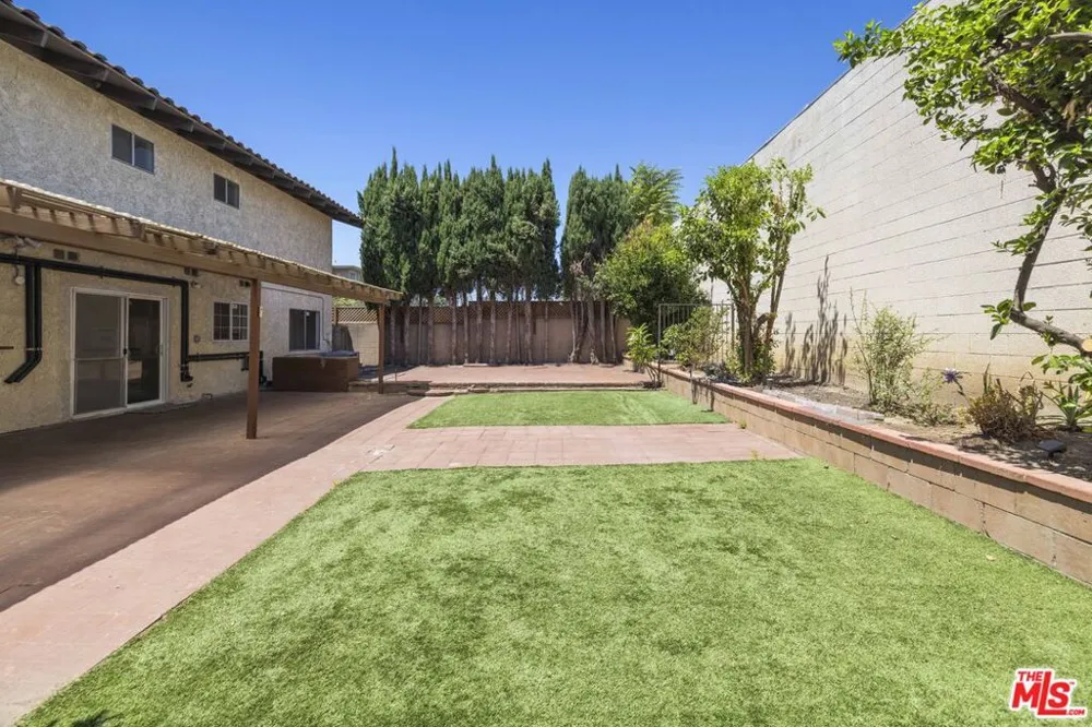6741 Buffalo Avenue Valley Glen, CA 91401