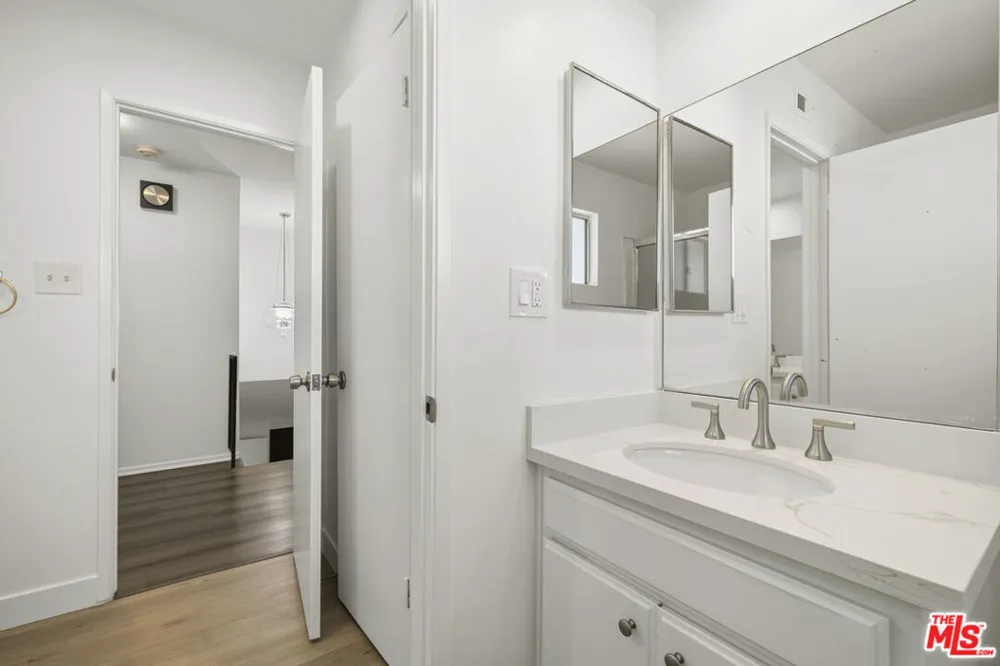 6741 Buffalo Avenue Valley Glen, CA 91401