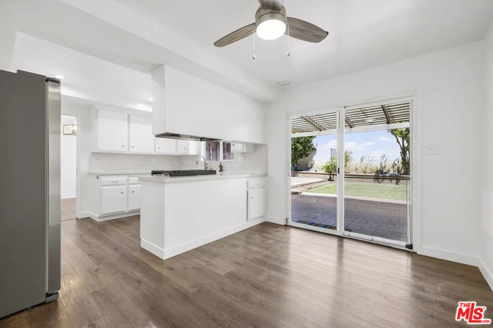 6741 Buffalo Avenue Valley Glen, CA 91401