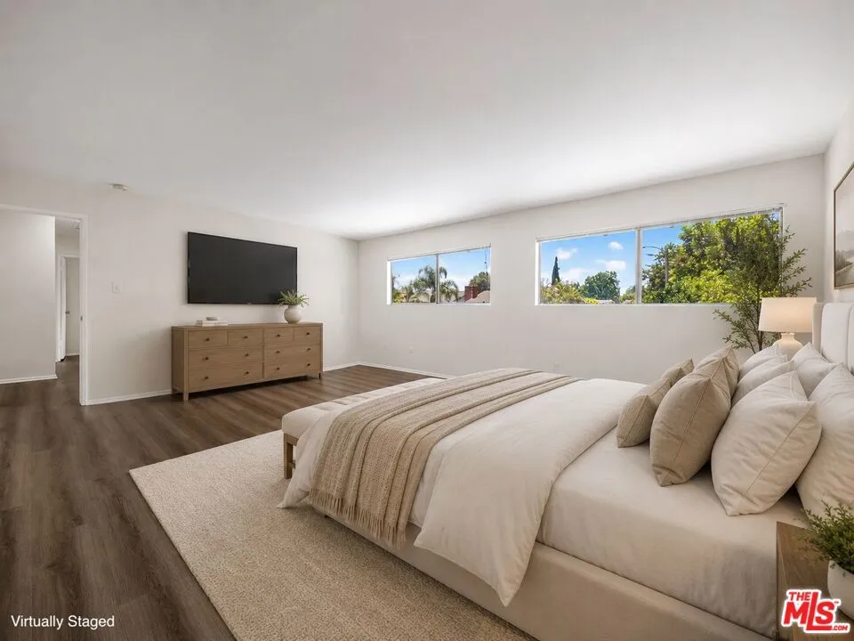 6741 Buffalo Avenue Valley Glen, CA 91401