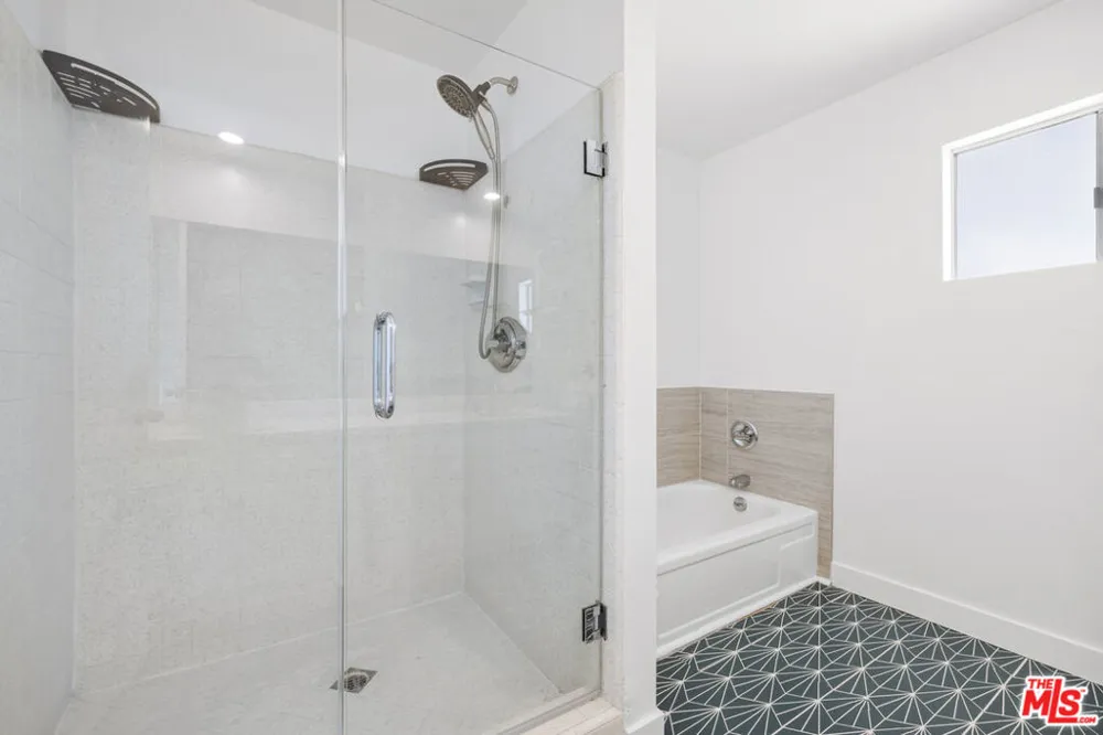 6741 Buffalo Avenue Valley Glen, CA 91401