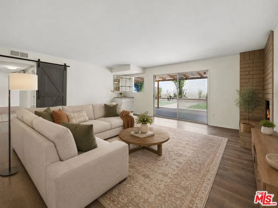 6741 Buffalo Avenue Valley Glen, CA 91401