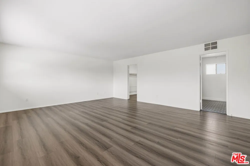 6741 Buffalo Avenue Valley Glen, CA 91401