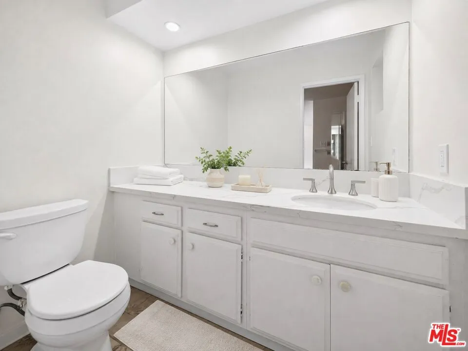 6741 Buffalo Avenue Valley Glen, CA 91401