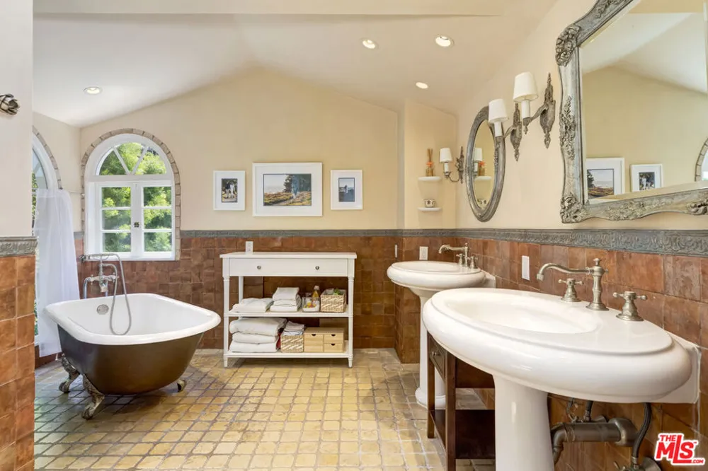 1519 Schuyler Road Los Angeles, CA 90210