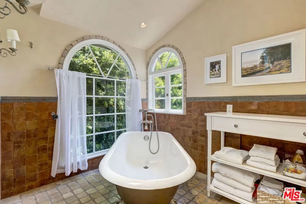 1519 Schuyler Road Los Angeles, CA 90210