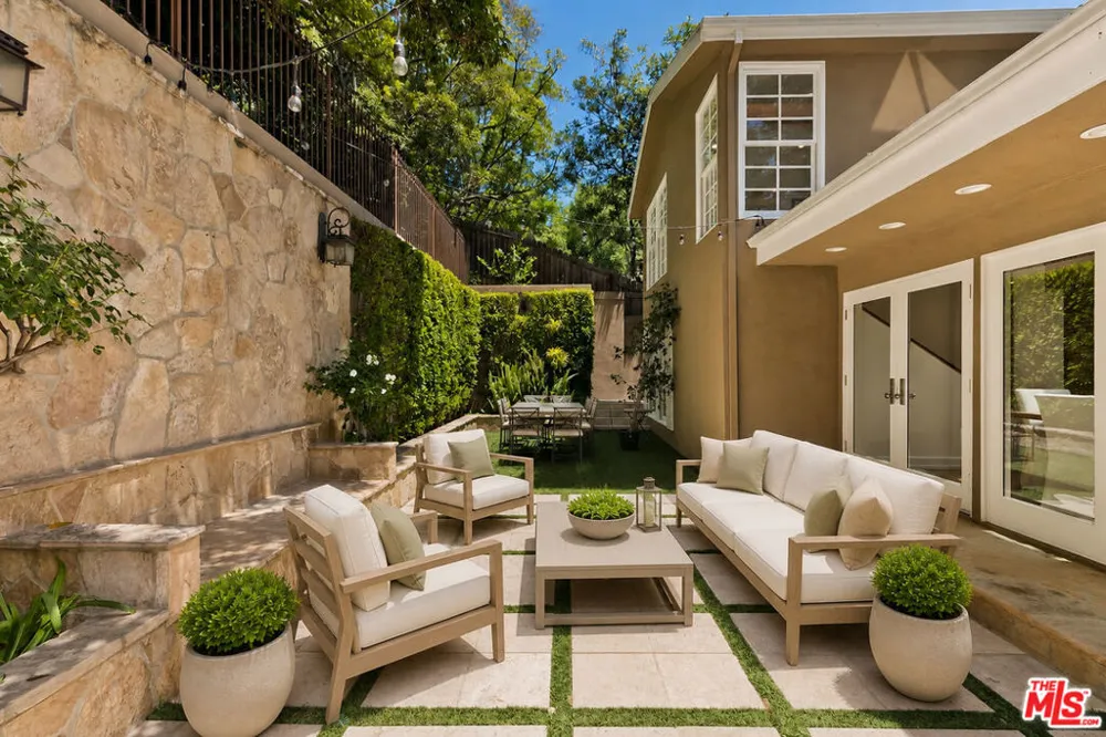 1519 Schuyler Road Los Angeles, CA 90210