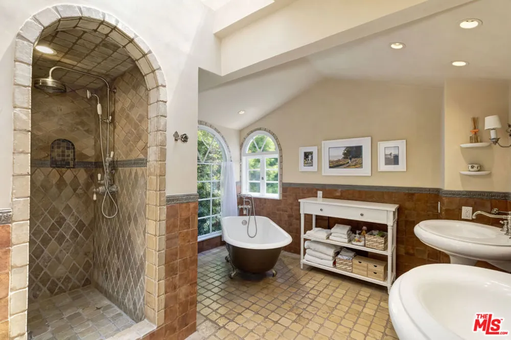 1519 Schuyler Road Los Angeles, CA 90210