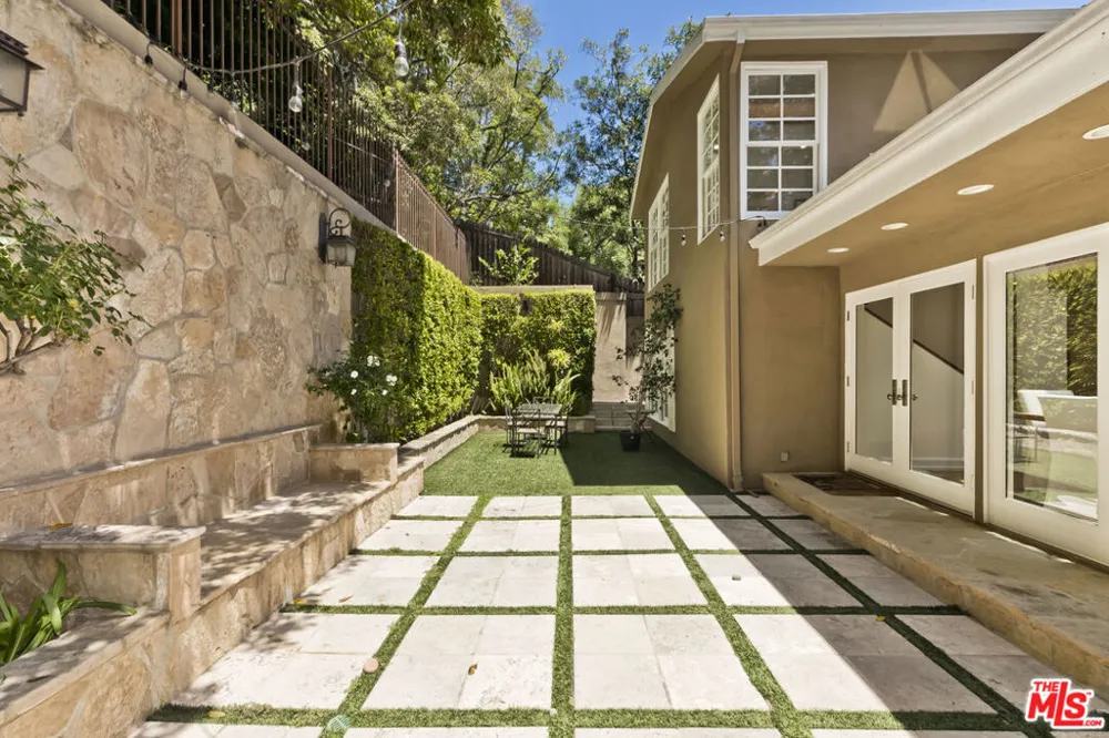 1519 Schuyler Road Los Angeles, CA 90210