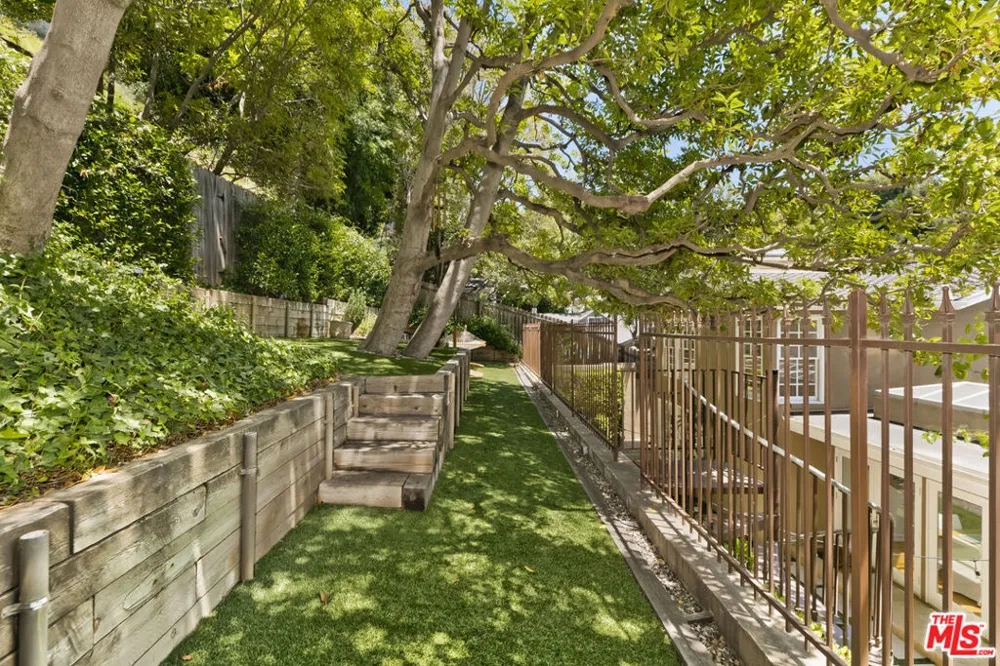 1519 Schuyler Road Los Angeles, CA 90210