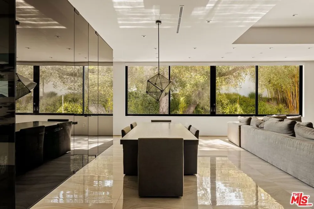 2210 Bowmont Drive Los Angeles, CA 90210