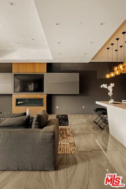2210 Bowmont Drive Los Angeles, CA 90210