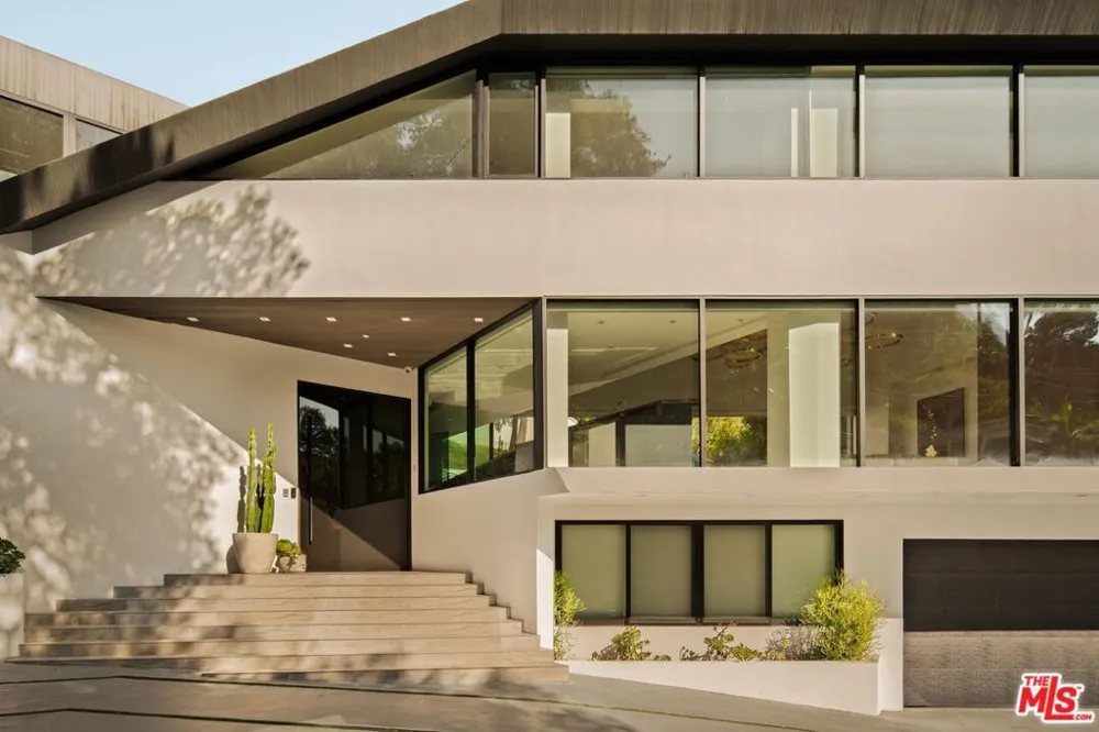 2210 Bowmont Drive Los Angeles, CA 90210
