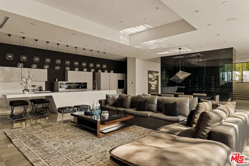 2210 Bowmont Drive Los Angeles, CA 90210