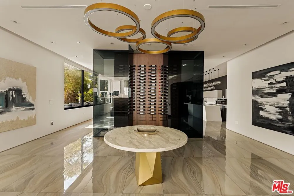 2210 Bowmont Drive Los Angeles, CA 90210