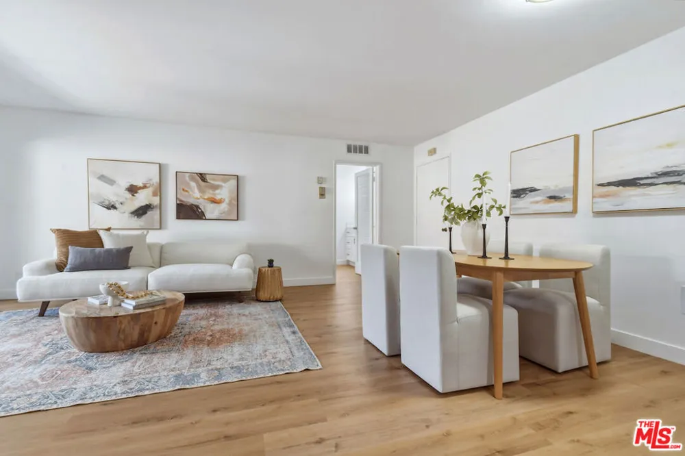 5403 Newcastle Avenue #19 Encino, CA 91316