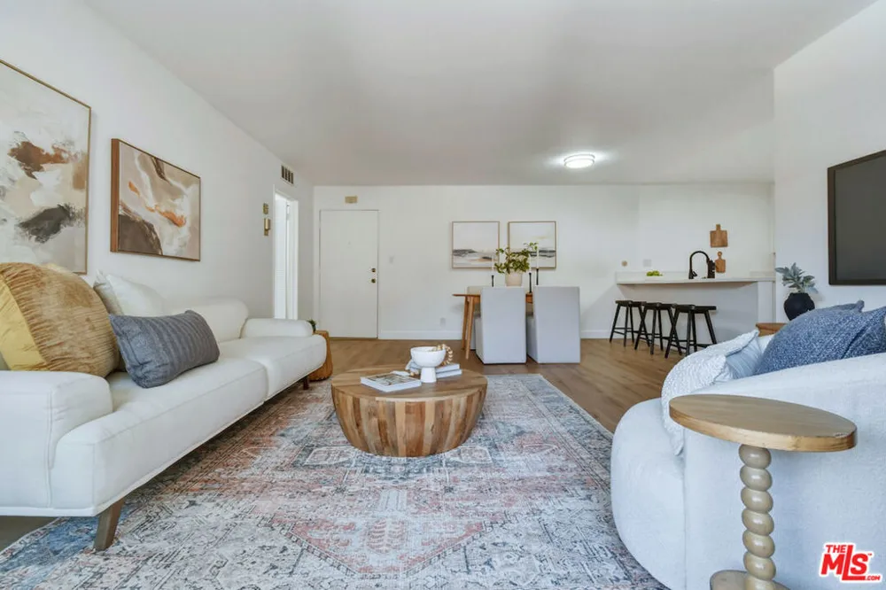 5403 Newcastle Avenue #19 Encino, CA 91316