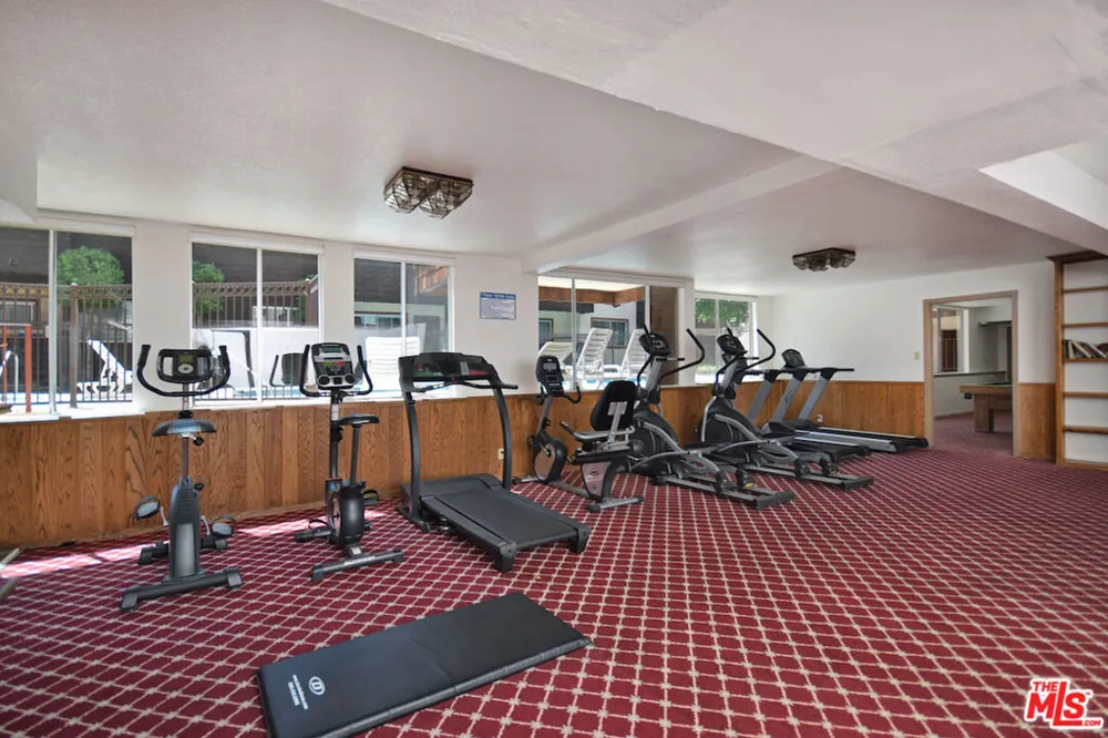 5403 Newcastle Avenue #19 Encino, CA 91316