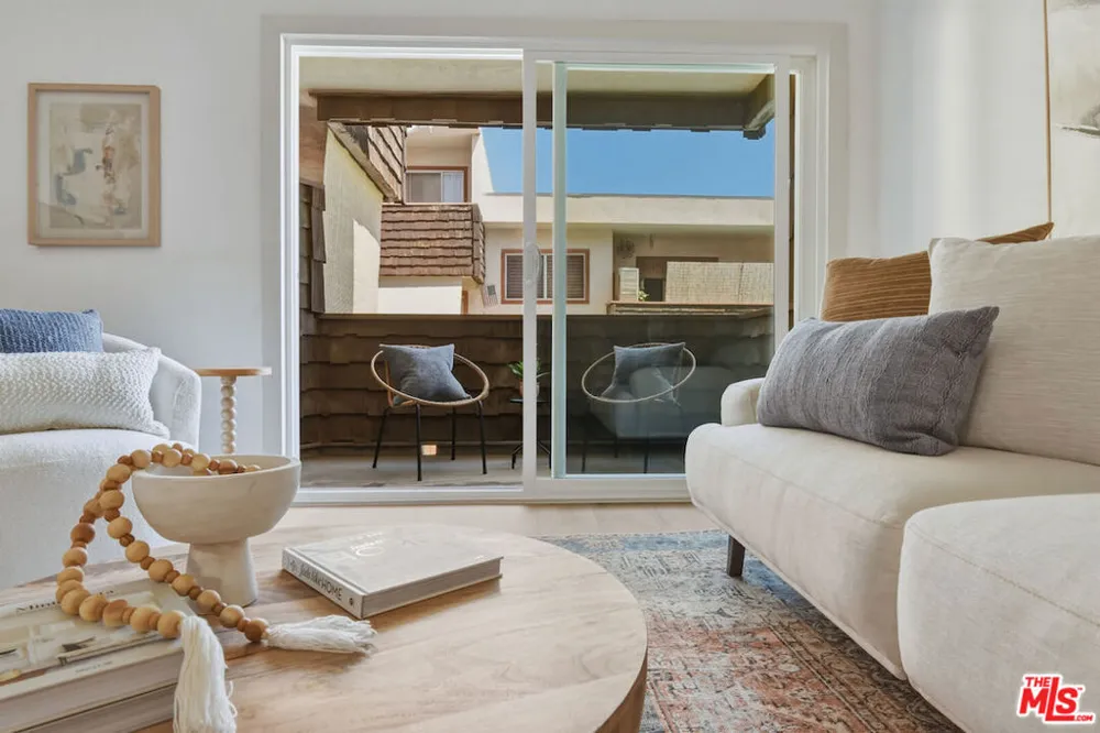 5403 Newcastle Avenue #19 Encino, CA 91316