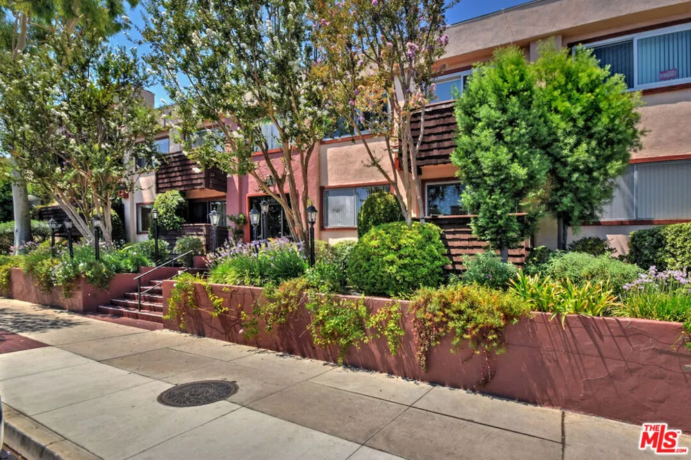 5403 Newcastle Avenue #19 Encino, CA 91316