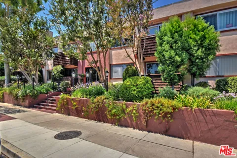 5403 Newcastle Avenue #19