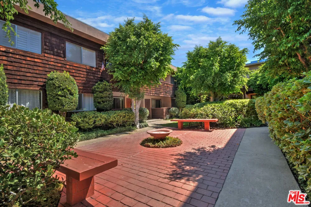 5403 Newcastle Avenue #19 Encino, CA 91316