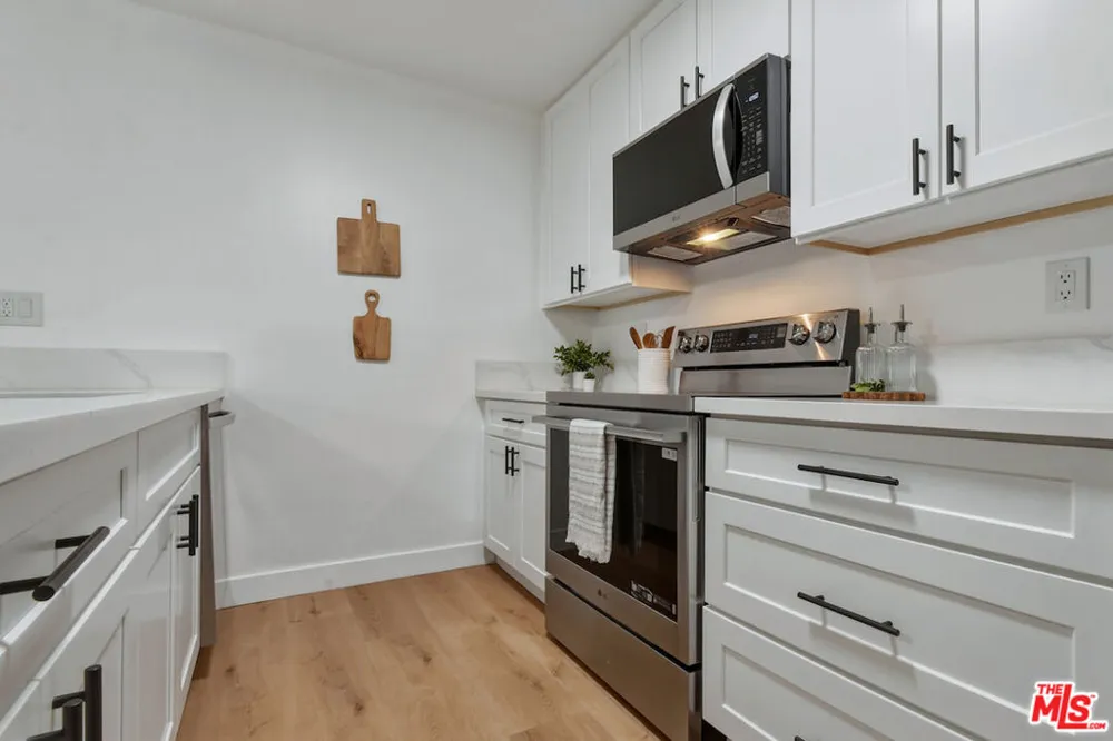 5403 Newcastle Avenue #19 Encino, CA 91316