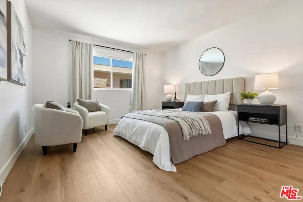 5403 Newcastle Avenue #19 Encino, CA 91316