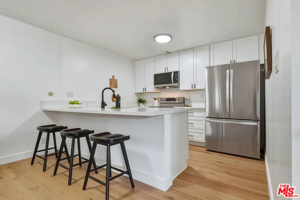 5403 Newcastle Avenue #19 Encino, CA 91316