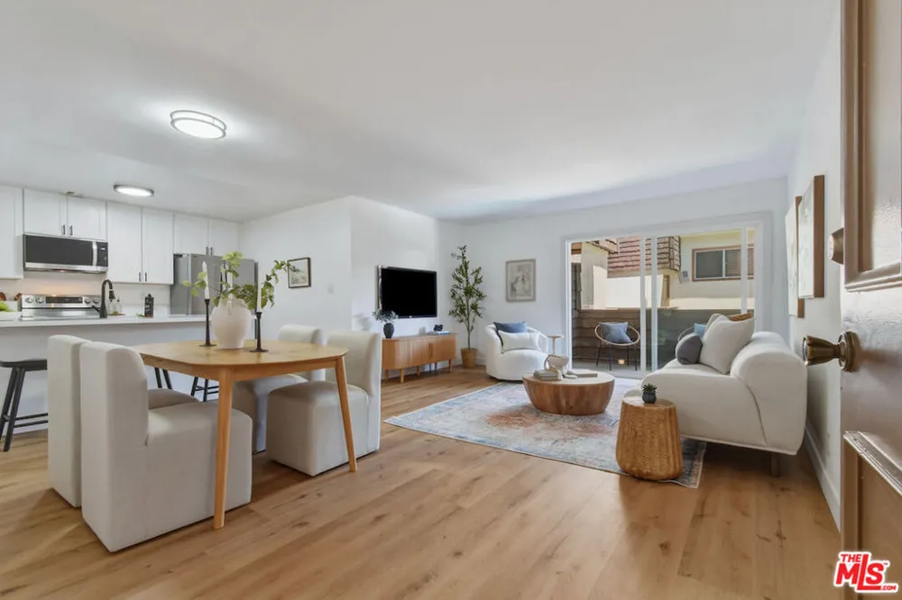 5403 Newcastle Avenue #19 Encino, CA 91316