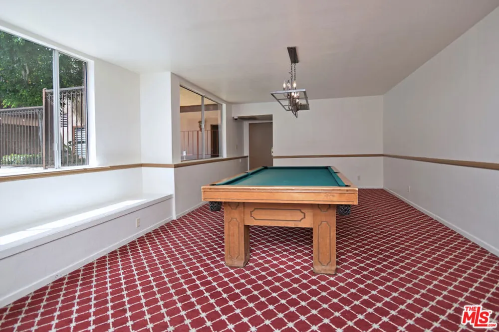 5403 Newcastle Avenue #19 Encino, CA 91316