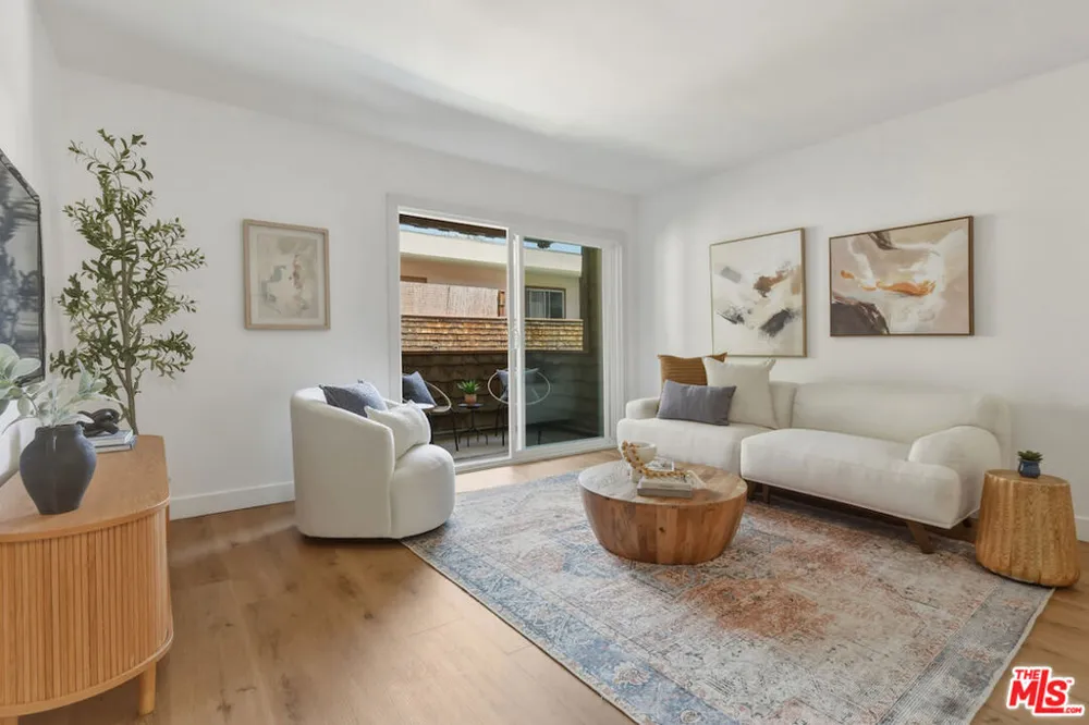5403 Newcastle Avenue #19 Encino, CA 91316