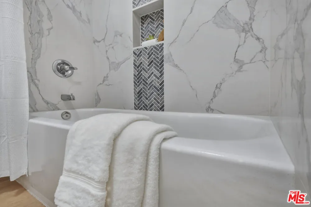 5403 Newcastle Avenue #19 Encino, CA 91316