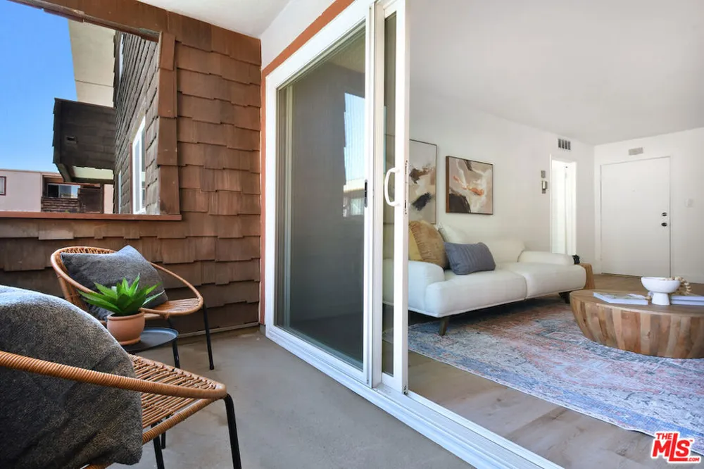 5403 Newcastle Avenue #19 Encino, CA 91316
