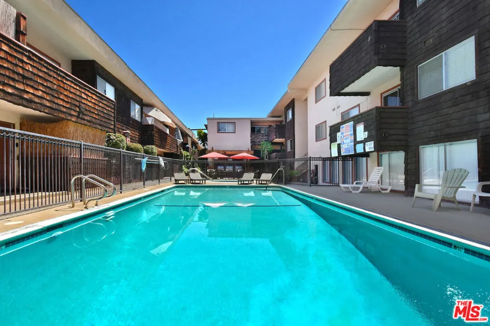 5403 Newcastle Avenue #19 Encino, CA 91316