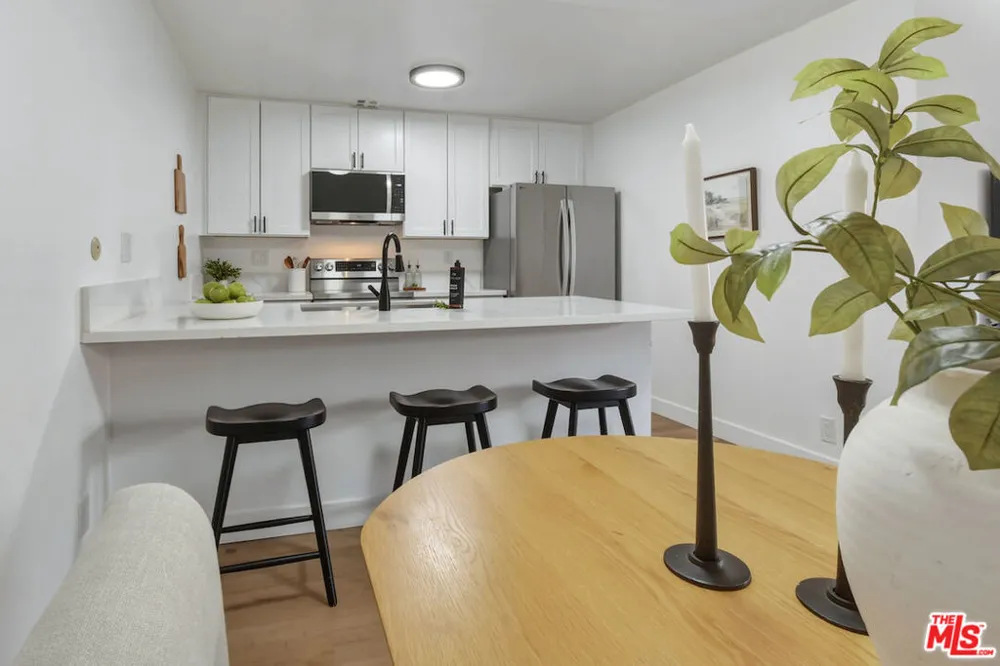 5403 Newcastle Avenue #19 Encino, CA 91316
