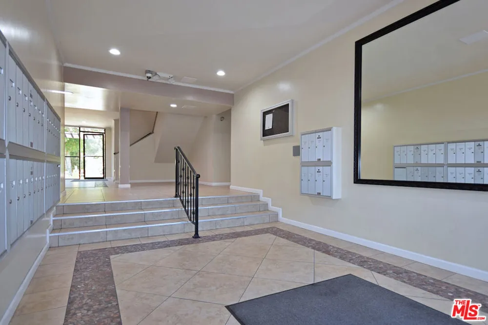 5403 Newcastle Avenue #19 Encino, CA 91316
