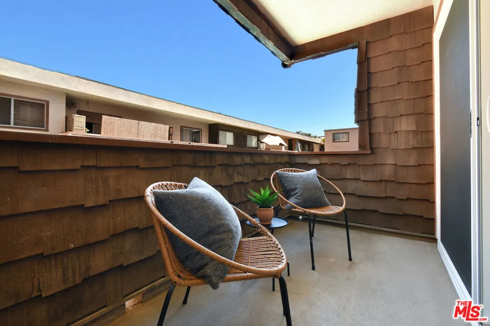 5403 Newcastle Avenue #19 Encino, CA 91316