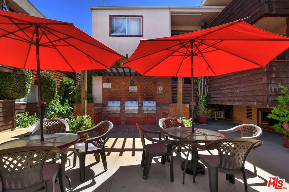 5403 Newcastle Avenue #19 Encino, CA 91316