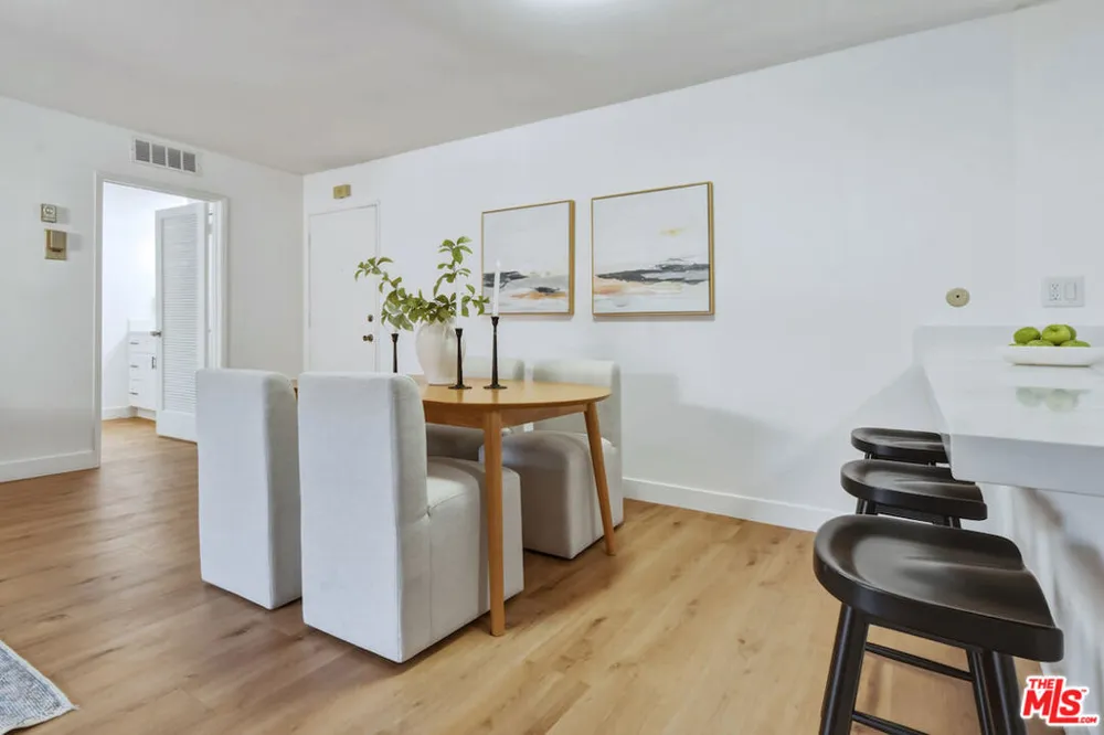 5403 Newcastle Avenue #19 Encino, CA 91316