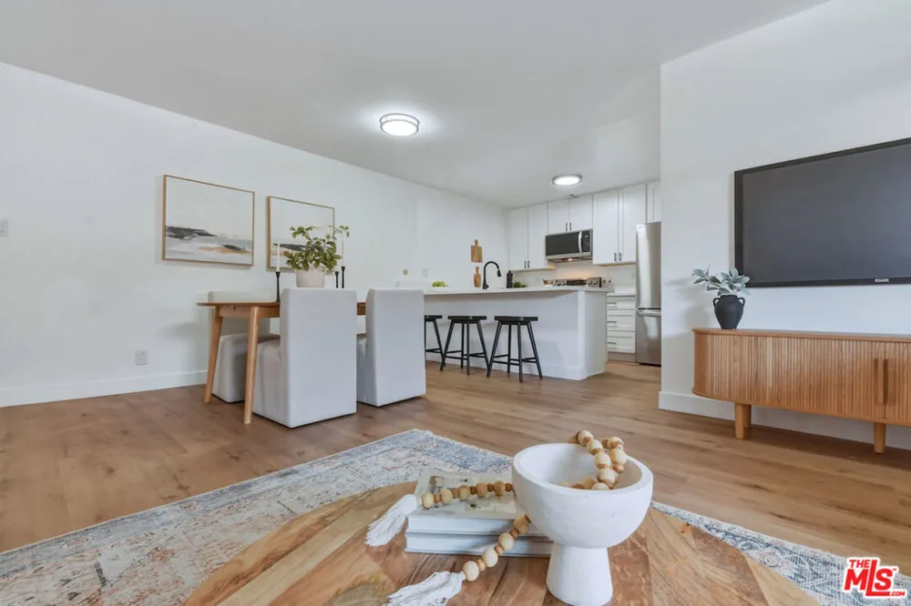 5403 Newcastle Avenue #19 Encino, CA 91316