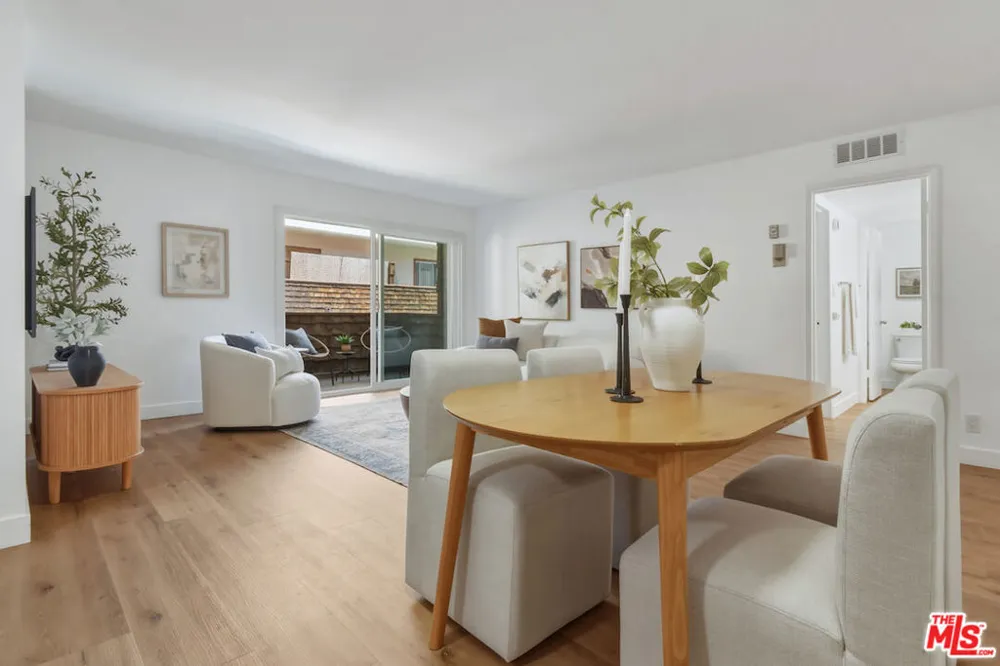 5403 Newcastle Avenue #19 Encino, CA 91316