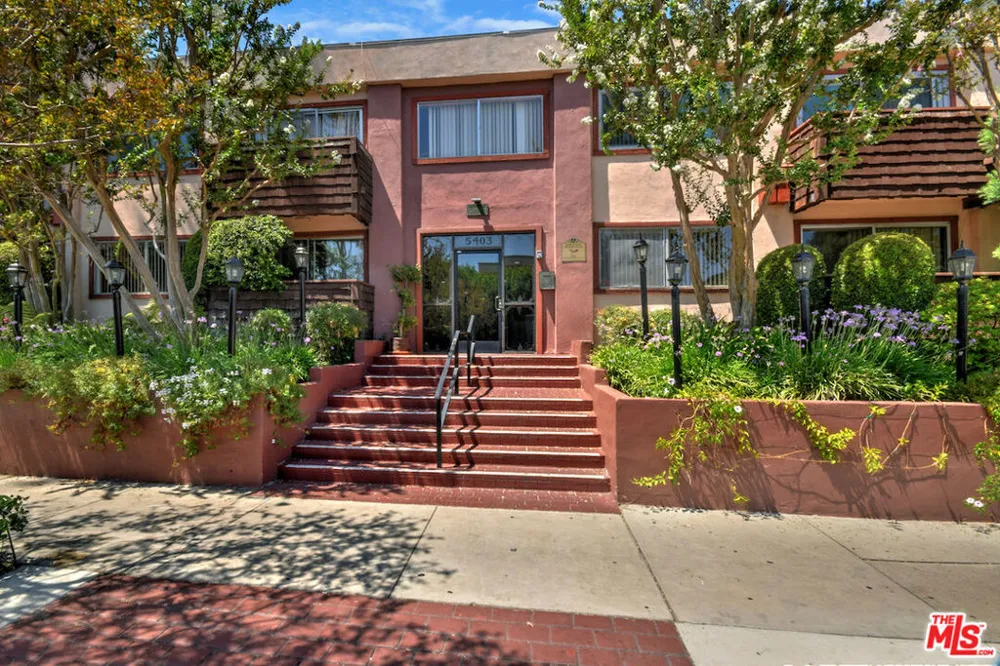 5403 Newcastle Avenue #19 Encino, CA 91316